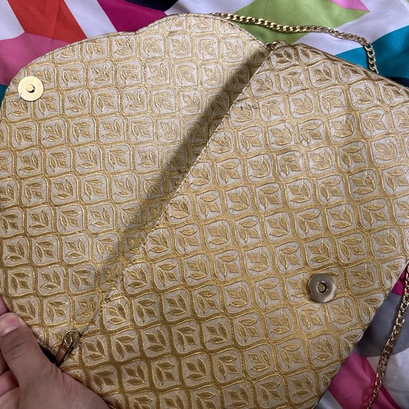 Beautiful Golden Party Wear Clutch/ Sling - Picture 6 of 7